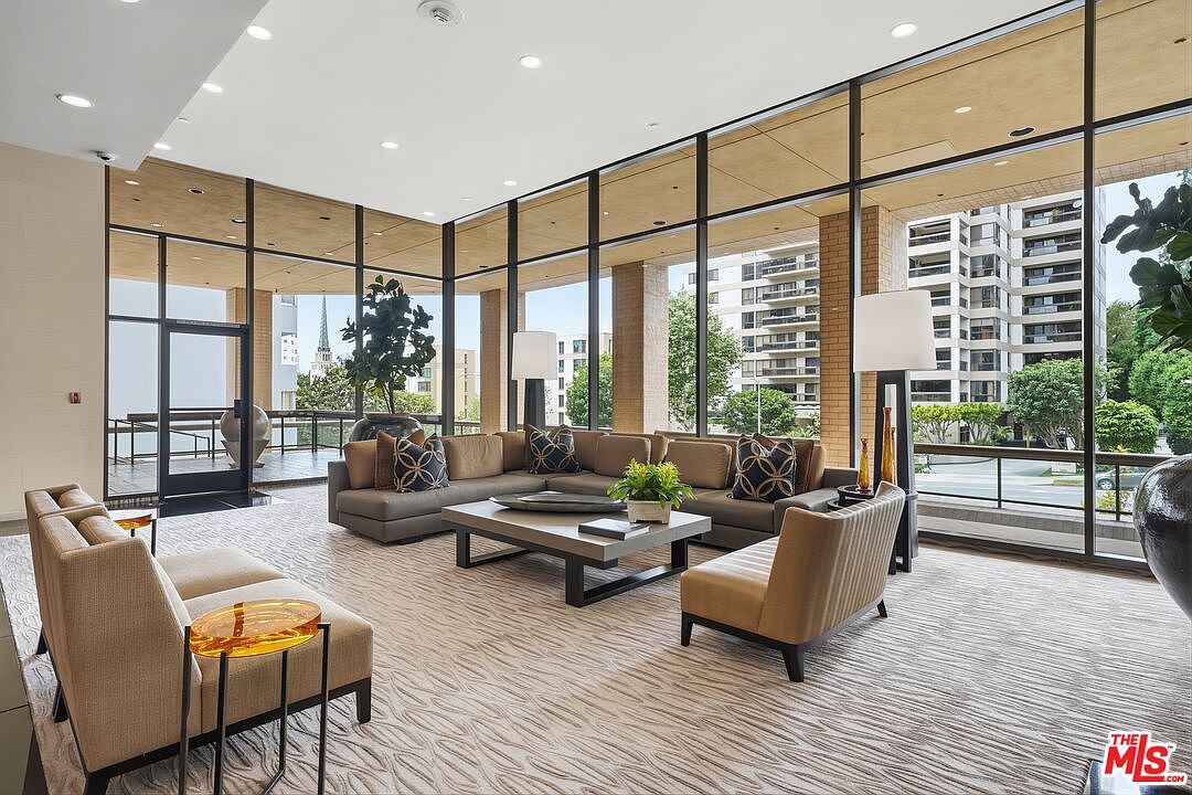 Mirabella residents’ lobby lounge